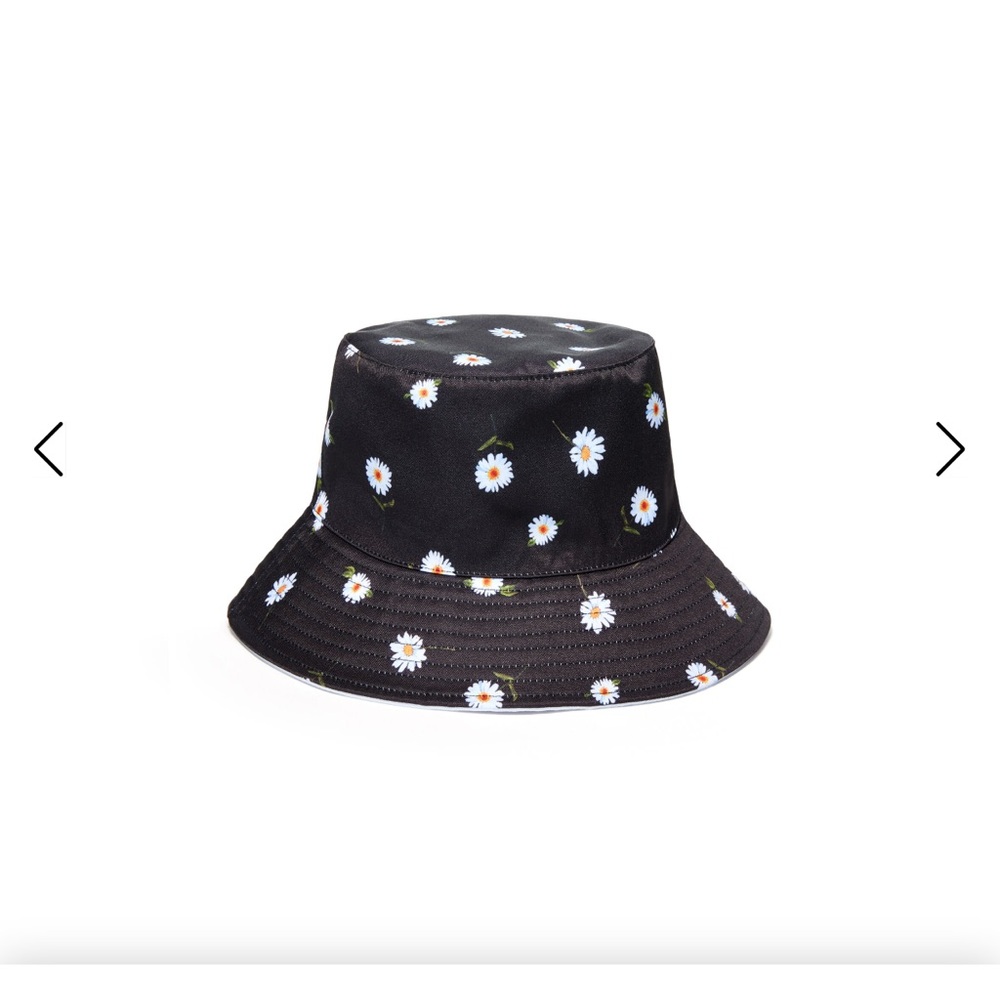 AO X FABFITFUN REVERSIBLE BUCKET HAT